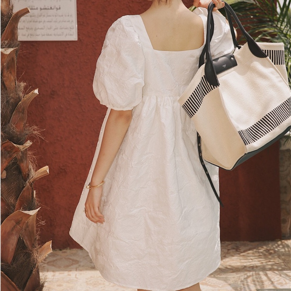 Voluminous Sleeves Squareneck Dress - Picture 5 of 12